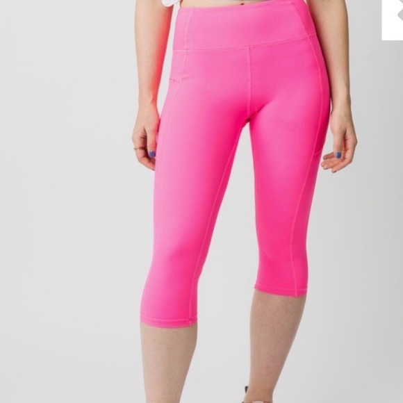 Zyia Hot Pink pocket light n tight hiRise crop 17”